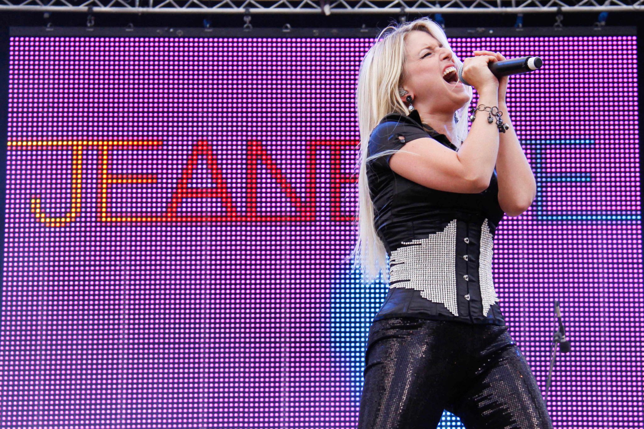 20210328_AdoraPress_Portfolio_Entertainment_020